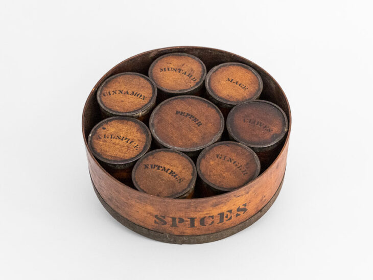 Shaker spice container set